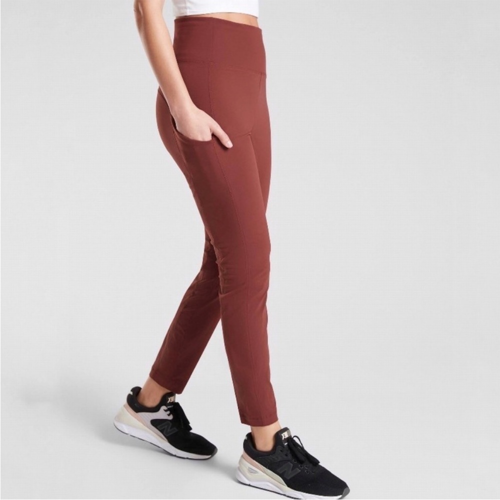 Athleta Burgundy Trekkie Hybrid Crop Tight Hiking Outdoor Active Pants size 12